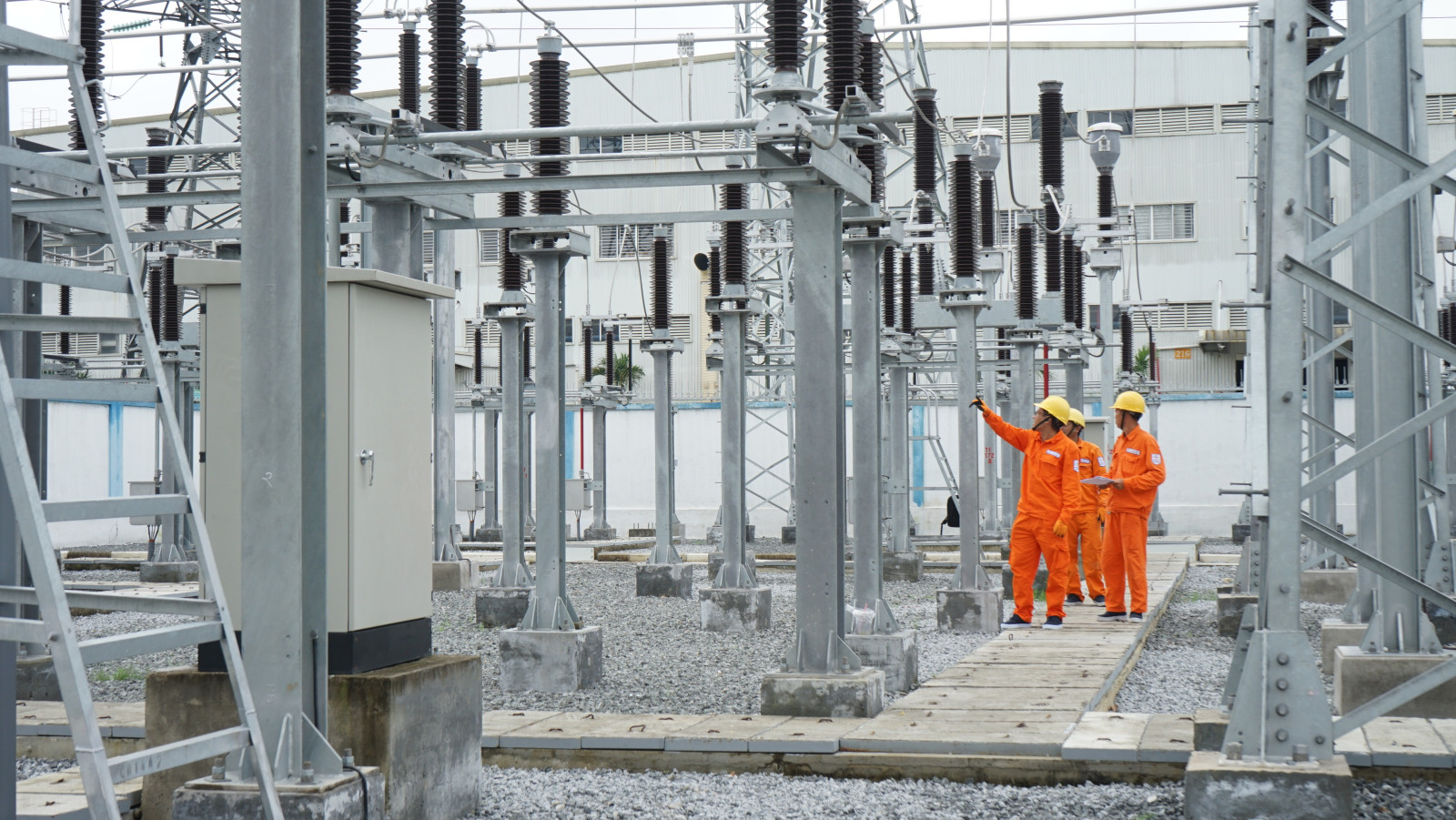 Electricity sector ensures safe supply during dry season Báo Bình